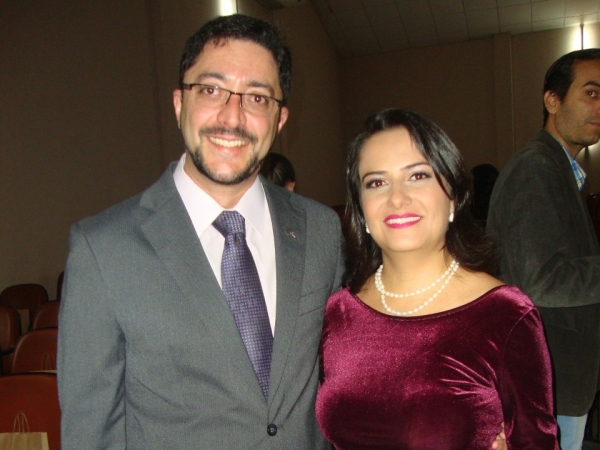 Conceituado cir. plástico Dr. Marcus Vinícius Jardini Barbosa e esposa Angélica.