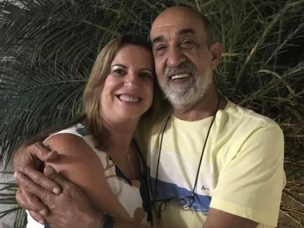 O médico Antônio Jorge Salomão (click com a mulher Olga Salomão) está em novo endereço