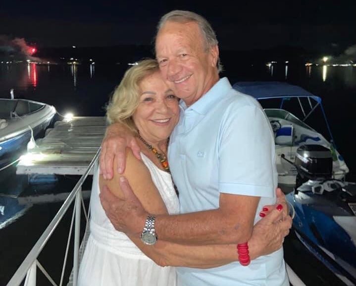 Valdes Rodrigues (foto com sua Cida Sanches) recebeu ontem, 13 de fevereiro, incontáveis cumprimentos pelo aniversário