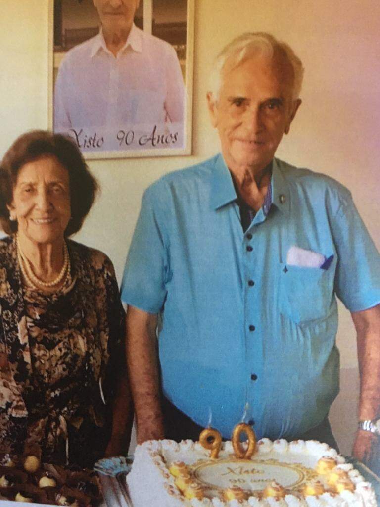 Na foto, sr. Xisto e sua esposa, dona Célia. Abraço e tudo de bom