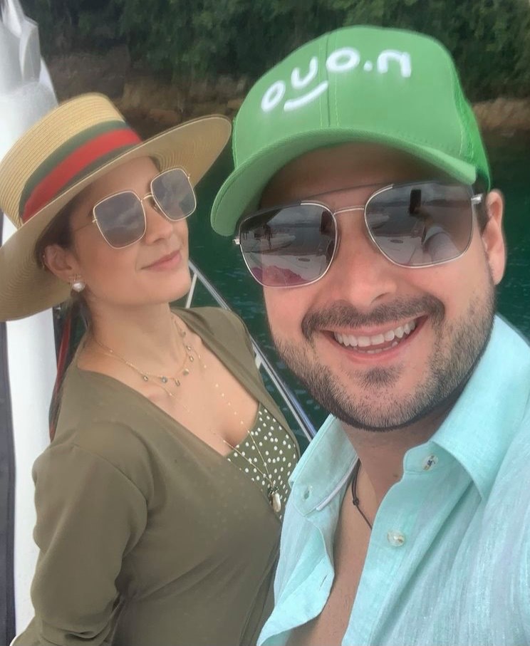 Curtiram o carnaval em Angra dos Reis, o diretor de MKT do Savegnago, Murilo Savegnago, e a mulher Amanda Savegnago