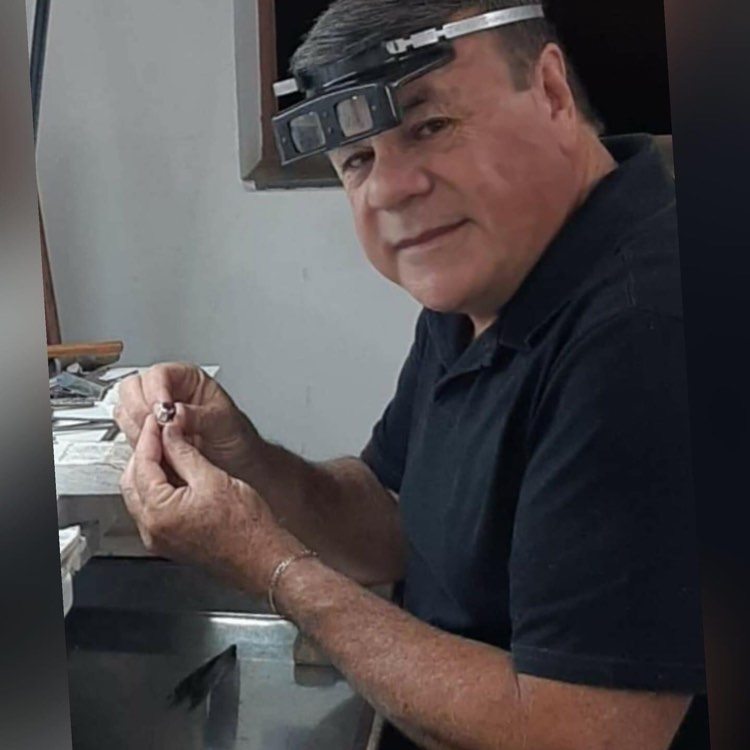 Ourives e designer de joias, Wagner Maura, está de volta à Franca, depois de alguns anos vivendo em Minas Gerais