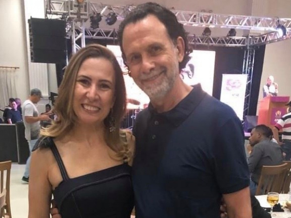 O empresário e presidente da Apae-Franca, Agenor Gado, e sua Dri Micheletti; casal que se destaca na melhor sociedad