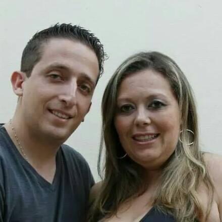Aline Gomes (foto com o marido Danilo Gomes) é a campeã em decorações infantis e lembrancinhas, com a sua Bia Bella