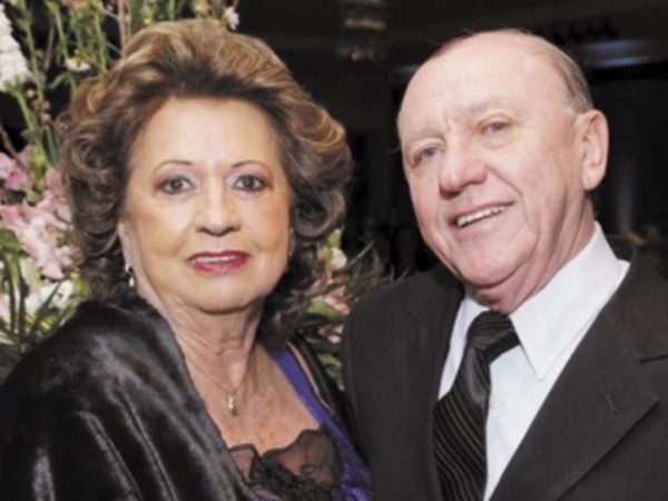 Bete Balan Isaac (foto com Luís Carlos da Silva) tem trabalhado muito à frente de Secretaria de Educação de São José da Bela Vista-SP