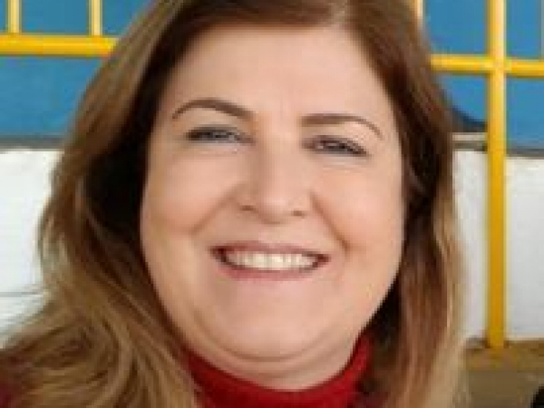 Professora-doutora Lislene Ledier Aylon está participando da campanha “FDF Contra a Fome”, que arrecada litros de óleo