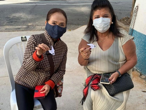 Chieko Aoki (presidente da rede Blue Tree Hotels) e Luiza Helena Trajano, vacinadas contra a Covid19, esta semana em SP
