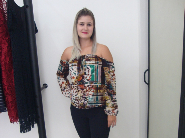 Brenda Batista e sua “Cinderella”/locação de trajes, agora na Padre Anchieta (quase esquina com a Major Nicácio).