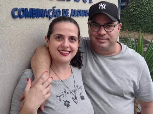 Casal Marcela e Gabriel Monteiro acaba de inaugurar a nova loja da Avicena 