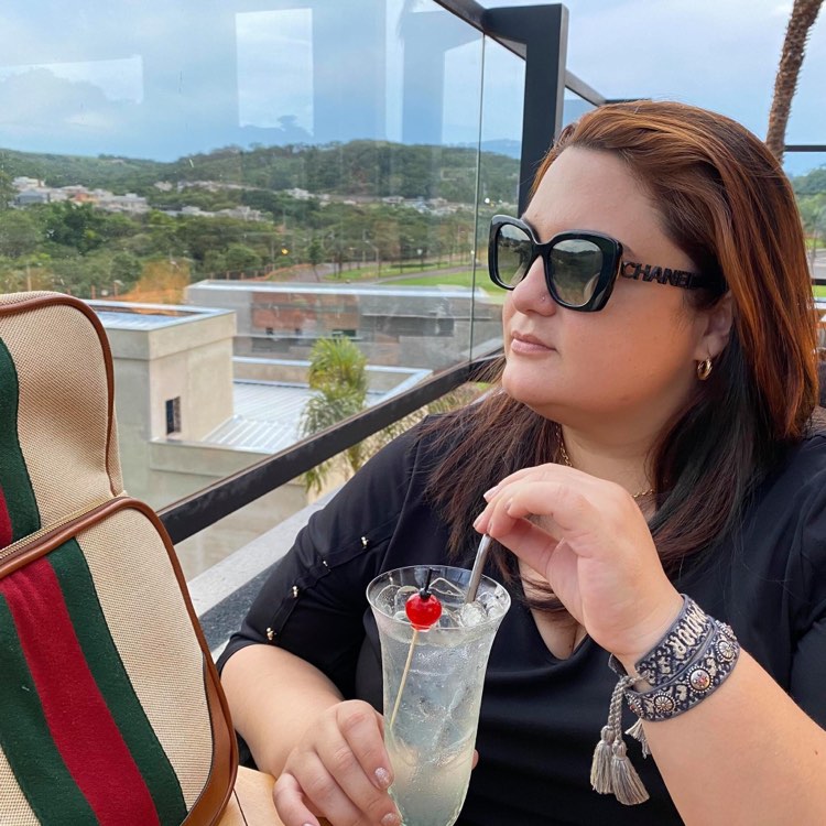 Sheila Mello está vibrando com o sucesso de sua Mello Mix Importados