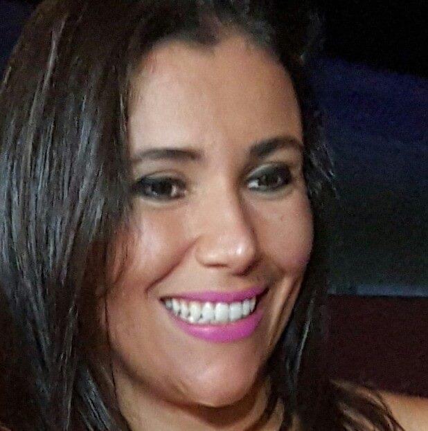 Dentista conceituada, que merece elogios pela sua destacada competência: Daniela Tonin