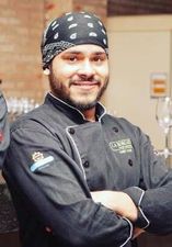 O chef Caio Henrique Freitas assina os belos e apetitosos pratos no badalado La Borgata Express