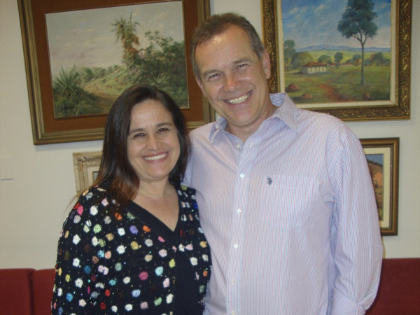 Fábio Pacheco-Carla. Ele, assíduo frequentador do famoso “Café do Théo” (ao lado da Catedral).