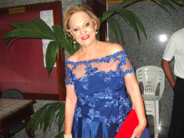 Inesquecível ex-mestra de Português: Regininha de Almeida Durigan. Querida!