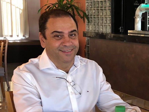Ele comanda, com sucesso, a churrascaria gourmet Grelha de Fogo, no complexo Galo Branco: Antônio Carlos Martins Ribeiro