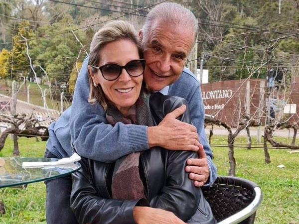  Casal querido da melhor sociedade francana: Paula Castro Alves e José Carlos Vaz, esbanjando felicidade