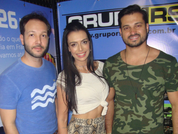O Grupo (musical/ótimo) “O trio e ela”: Júnior Oliveira, Tassi Monteiro e William Maia.