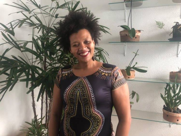 Super sorridente Flávia Mildres, do Comitê Igualdade Racial, do Grupo Mulheres do Brasil (núcleo Franca)