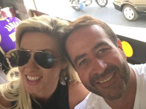 Flechados pelo cupido! Waguinho Samello e Carol Trajano, vivem uma linda história de amor, há um ano