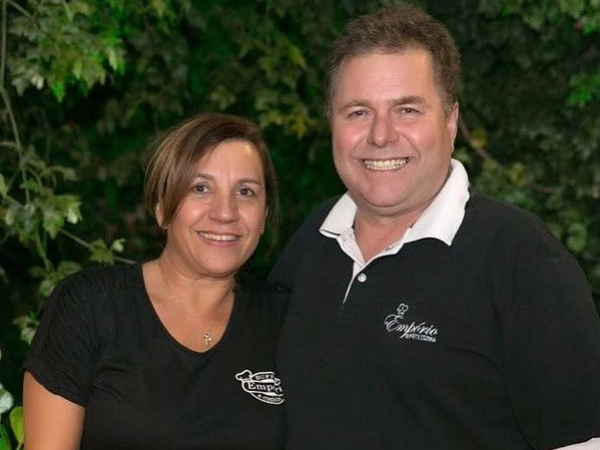 Elis Ferrari do Val e Serginho do Val estão vibrando de felicidade com o sucesso do Buffet Empório que completou 30 anos