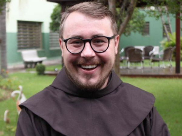 Frei Eduardo Schiehl comanda hoje (2) a promoção do “Frango Assado”, em prol do Convento Franciscano Santa Maria dos Anjos
