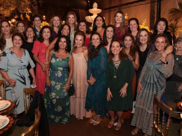 A fundadora e idealizadora do Grupo Mulheres do Brasil, Luiza Helena Trajano, com a nora Karen, as amigas Dora Bittar e Janisse Mahalem, além do pessoal que que veio de São Paulo para a ocasião.