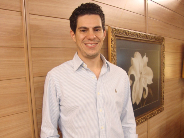 Pelo dia do Médico (segunda/18), na pessoa do amigo Daniel Haber (pres. Unimed), cumprimento todos (vivos e já saudosos)