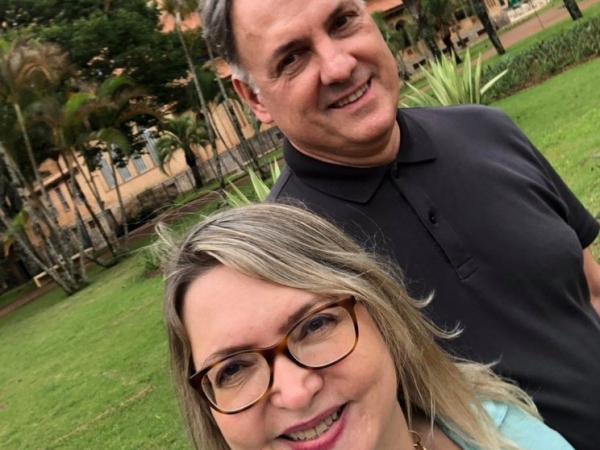 Casal médico Lilian Hanna Benedetti e Marco Benedetti Filho curtiu dias de relax no Grande Hotel, em Araxá-MG