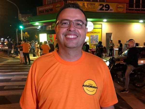 O empresário Neto Gonçalves acaba de inaugurar em Franca a franquia da Pizza Agorah, no Jardim Redentor