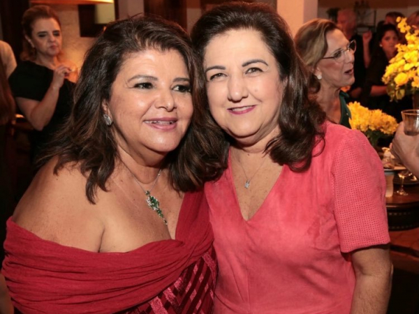 A protagonista da noite, Luiza Helena Trajano, em click com a prima Dora Infante Bittar (da Barra de Saia Moda Infanto-Juvenil)