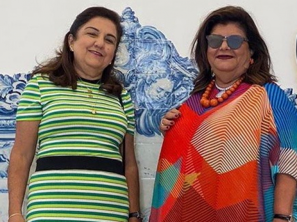 As primas Dora Infante Bittar e Luiza Helena Trajano estão passando temporada em Portugal e cantaram Parabéns à Você ao Benjamin, que completou 3 aninhos