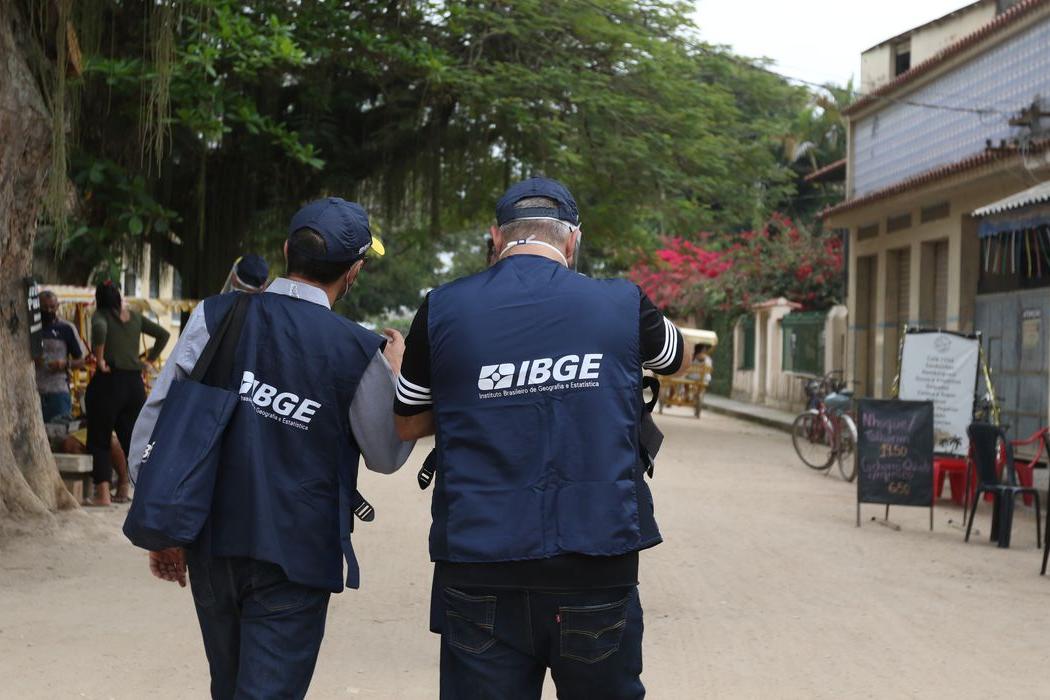 Além disso, uma parcela dos domicílios é selecionada para responder ao questionário da amostra, que tem 77 perguntas. Esse questionário será aplicado em aproximadamente 11% dos lares, ou seja, cerca de 8,5 milhões de domicílios