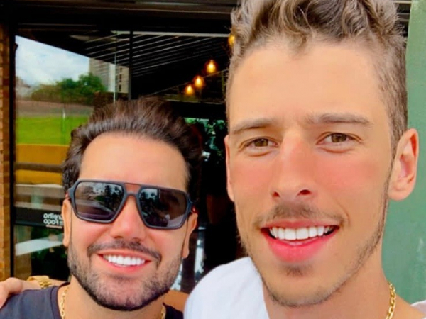 O cantor Mathias (que forma dupla com Matogrosso) foi recepcionado por Caio Cerissi em almoço na badalada churrascaria Grelha de Fogo