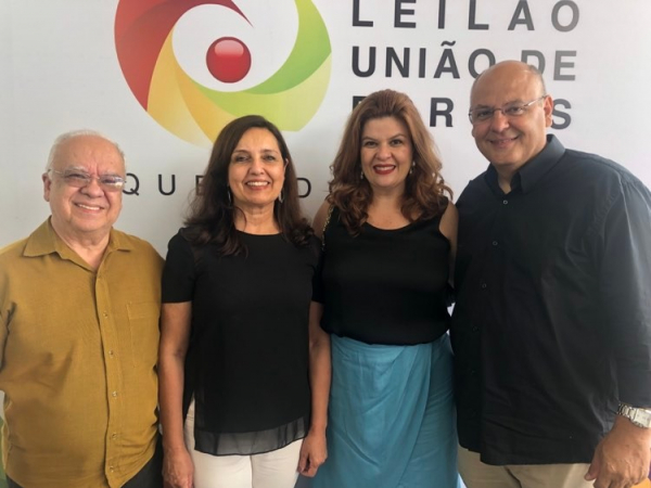 Prefeito de Franca, Alexandre Ferreira (com sua Cynthia) e vice-prefeito Everton de Paula (com sua Bete), em tempo de comemoração em dose dupla