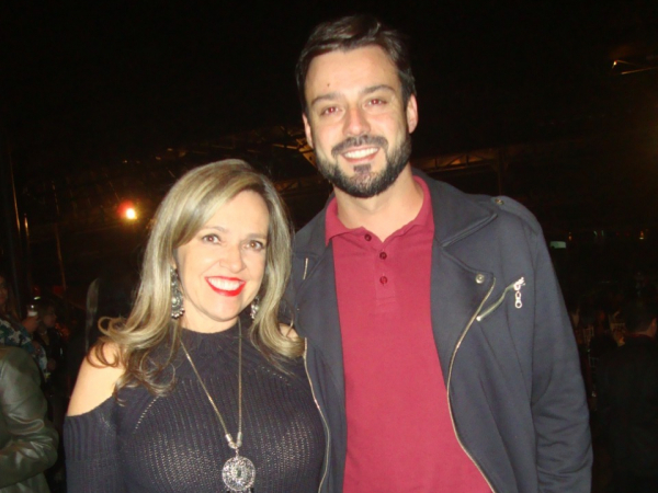 Abadia Neves Bereta (nat é 3ª/dia 23) e Lucas Donadelli no inesquecível show do ABBA