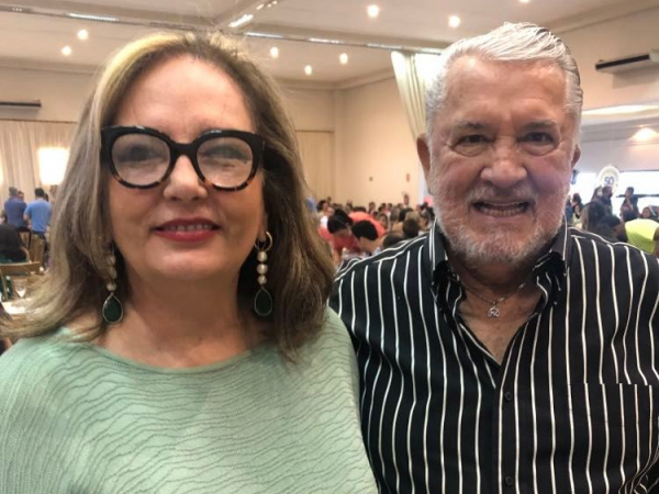 O mais novo casal de nossa melhor sociedade: Elisa Gosuen e Mario Roberto Ewbank Seixas, esbanjaram felicidade, no Espaço Cedro