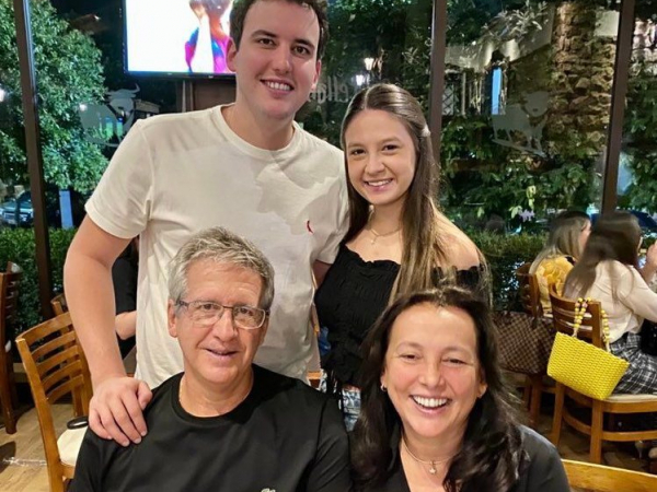 Da agradável cidade de Catanduva/SP, casal José Paulo Nardi e Adriana, com o filho Murilo e a nora francana Heloisa Franchini, filha do casal Marcio Franchini e Angélica
