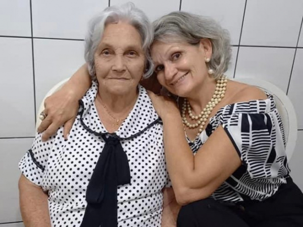 A chef Vivi Pigrucci (Rancho JP ) com sua mãe Horiza Silva, que comemorou 88 anos de vida, quinta ultima (11)