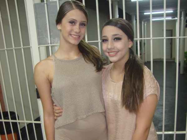 Prontas para pisar no palco. Talentosas bailarinas.