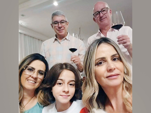 Na noite de Natal, em grande estilo: Gislaine Almeida e José Luís Monteiro (a filha Ana Luísa), com Gisela e Braga
