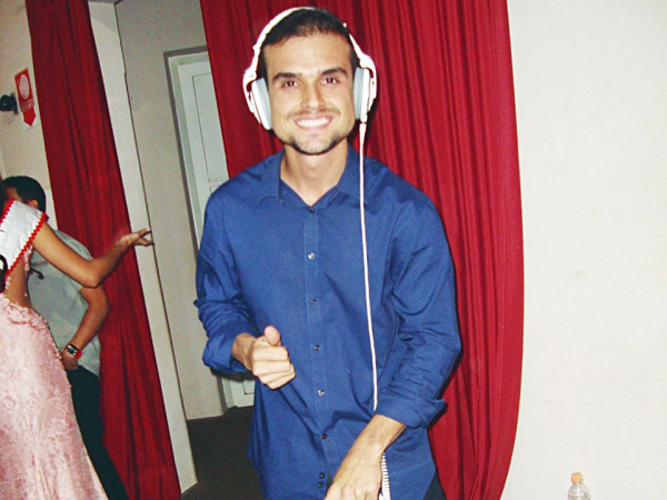Pitstop do DJ Alex Atman para um clique direto pra coluna