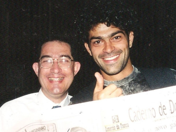 Eu e Eduardo (Du) Moscovis no Teatro Municipal francano. Em noite de comédia-sucesso.