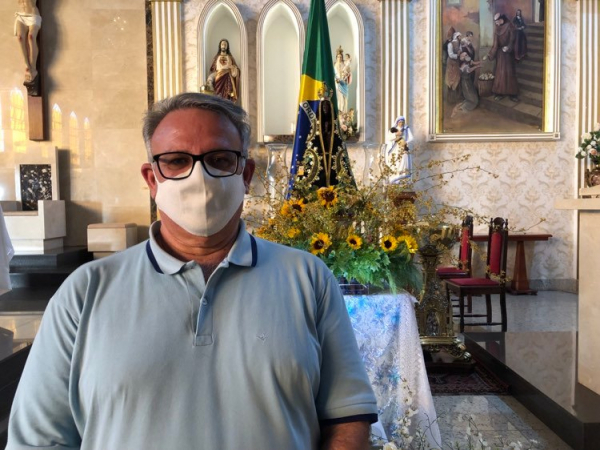 Monsenhor José Geraldo Segantin recebeu incontáveis cumprimentos pelos 39 anos de sacerdócio, dia 30/11