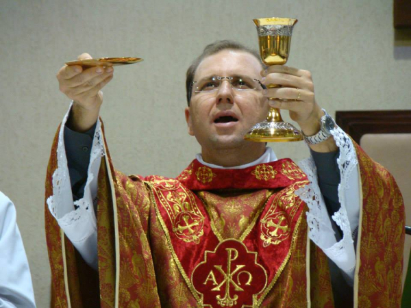 Padre Rogério Ruffo comanda a programação do Dia da Padroeira de Franca, na Catedral de nossa cidade, dia 8/12