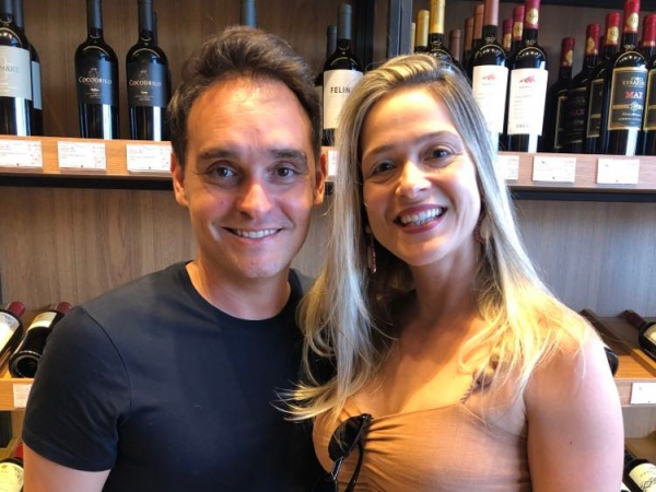 Ney Maranha e Tálita Belini são presenças notáveis em badaladas inaugurações no Easy Center