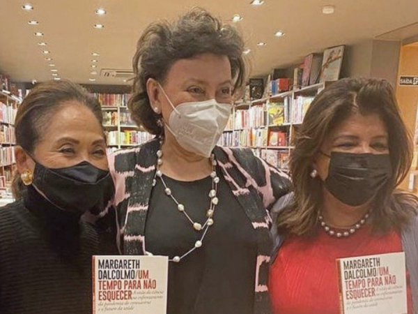 A médica pneumologista Margareth Dalcolmo lançou seu livro em São Paulo, dia 9 de dezembro, e recebeu as presenças de Chieko Aoki e Luiza Helena Trajano
