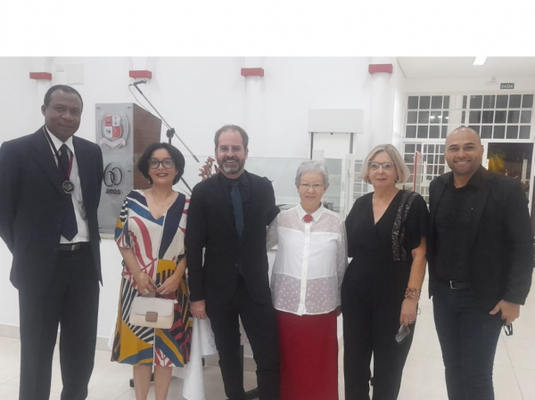 O presidente da AFL, José Lourenço, os novos imortais francanos, Vanessa Maranha, Baltazar Gonçalves e Regina Bastianini com a escritora Sonia Machiavelli e o advogado e prof. Adriel Cunha 