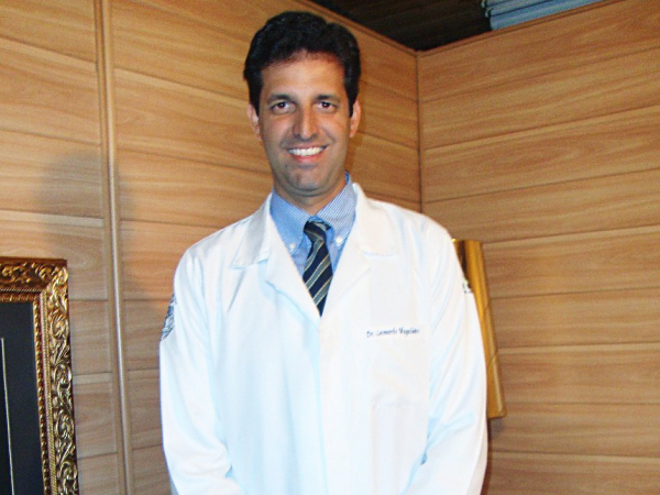 O urologista Dr. Leonardo Magalhães