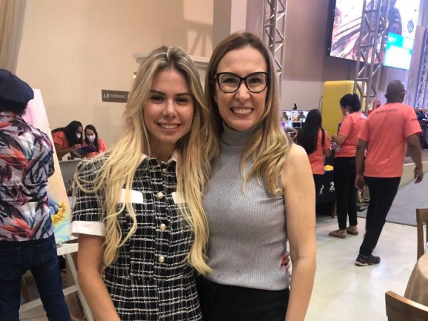 Alice Micheletti em click especial com sua mãe Adriane Micheletti, em sofisticada tarde no Espaço Cedro