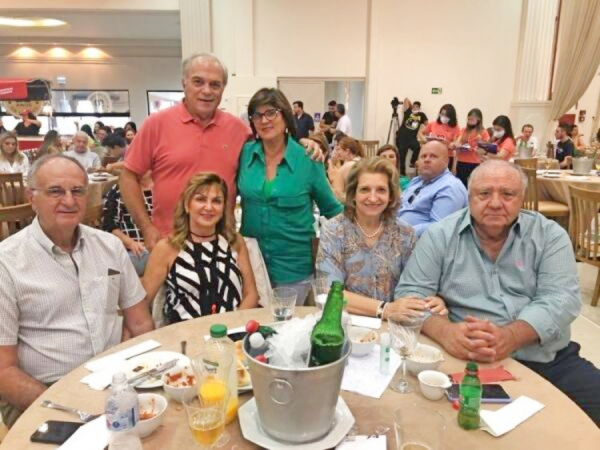 Formaram mesa de destaque no Leilão União de Forças da Apae dia desses: Vera e Alberto Carraro, Leda e Fransergio Garcia, Marlene e Toninho Rizatti